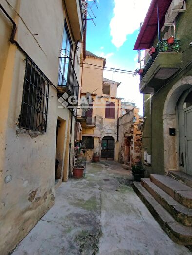 Appartamento trilocale in vendita in Vico Marini Serra alle Spalle della Chiesa di San Gaetano Cosenza, Cosenza