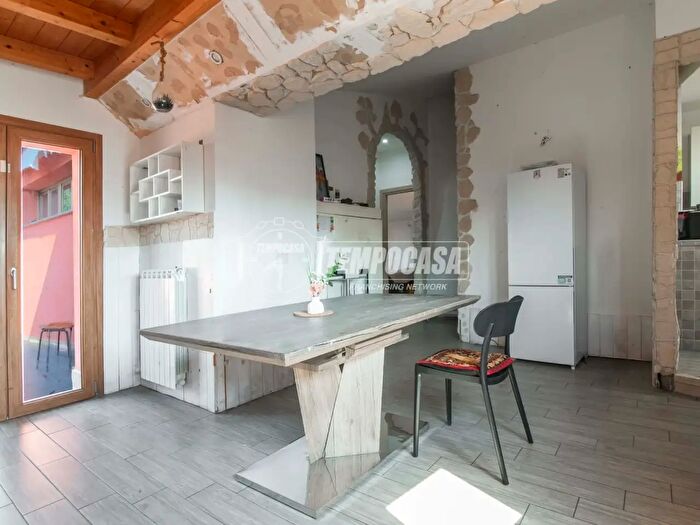 Appartamento quadrilocale in vendita in Via Lucini, Saronno
