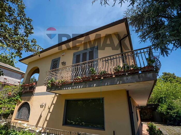 Casa con 6 locali in affitto in Via Concetto Marchesi, Centro, Pedara