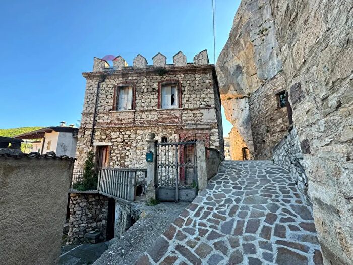 Casa con 7 locali in vendita in Vico Freddo, Villa Santa Maria