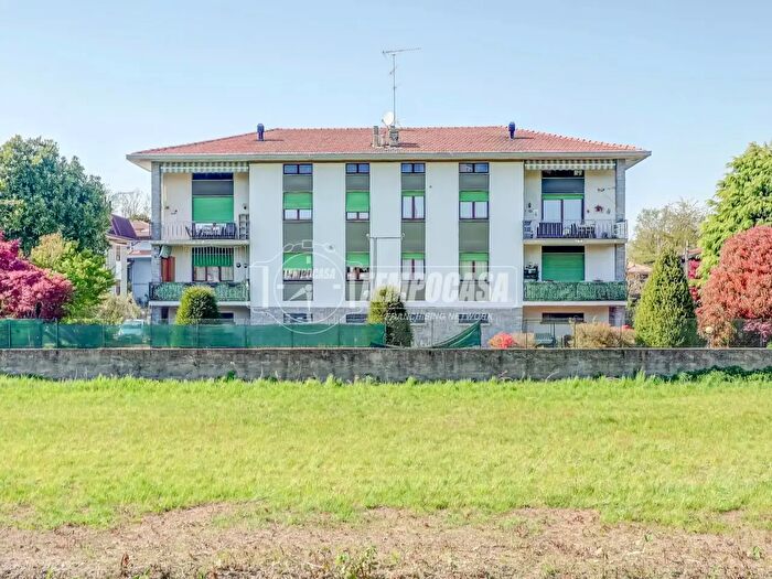 Appartamento trilocale in vendita in Via Risorgimento, Borgomanero