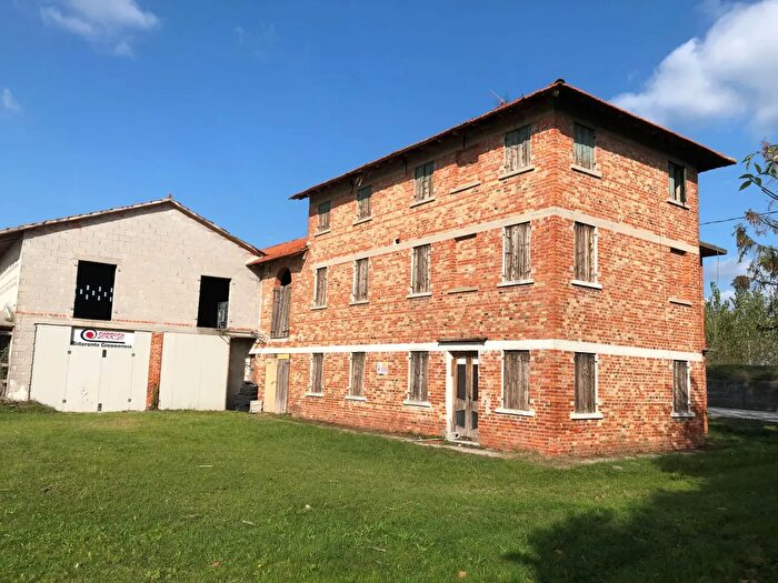 Casa con 10 locali in vendita in Via Ghirano, Prata Di Pordenone