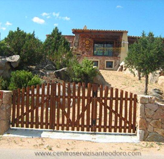 Casa con 5 locali in affitto in Via Cala Ginepro, Punta Molara, San Teodoro