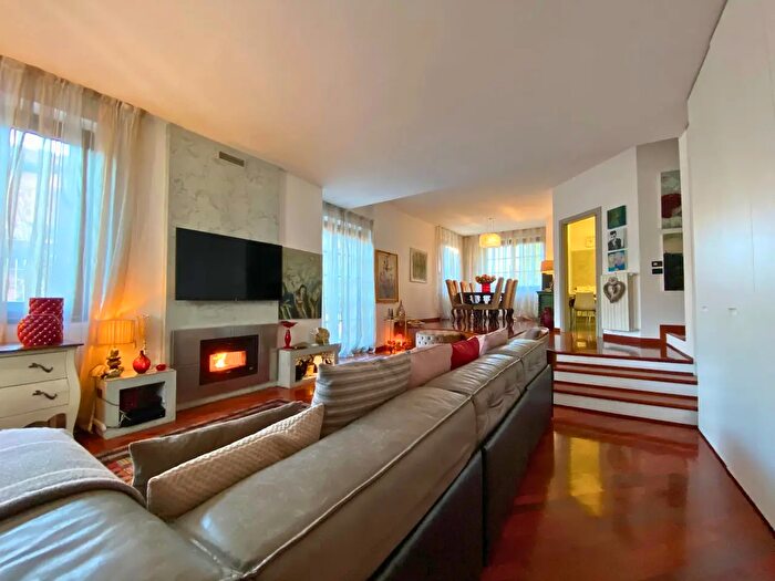 Casa con 7 locali in vendita in Via Alfredo Catalani, Settimo Milanese