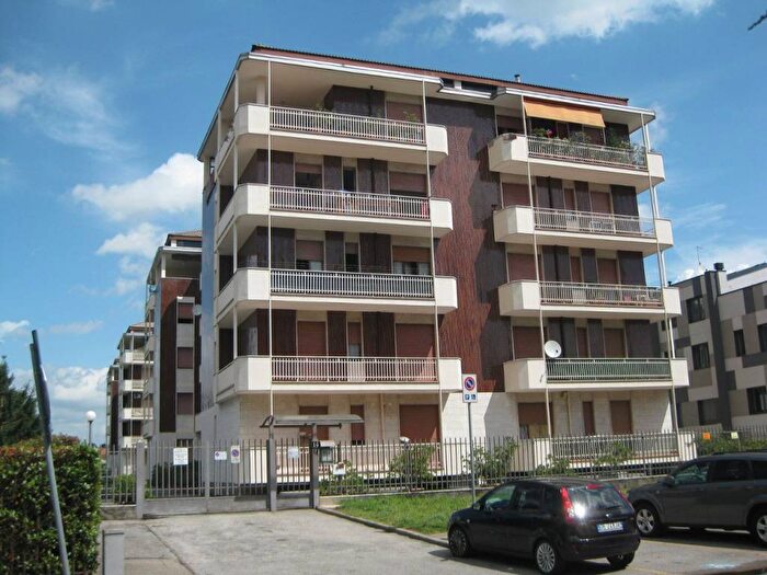 Appartamento quadrilocale in affitto in Via Adigrat, Triante, Monza