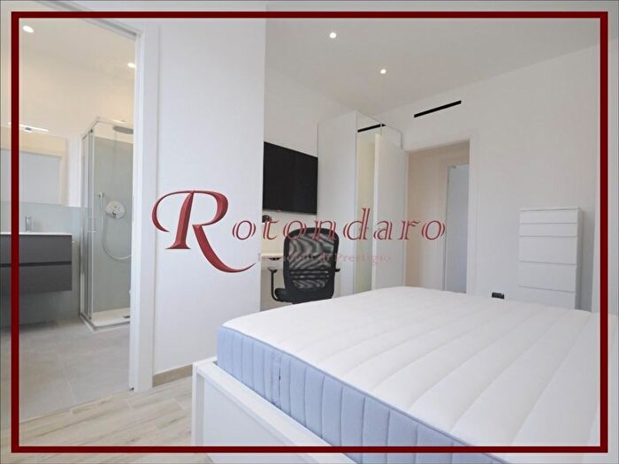 Appartamento trilocale in affitto in Via Angelo Inganni, Milano