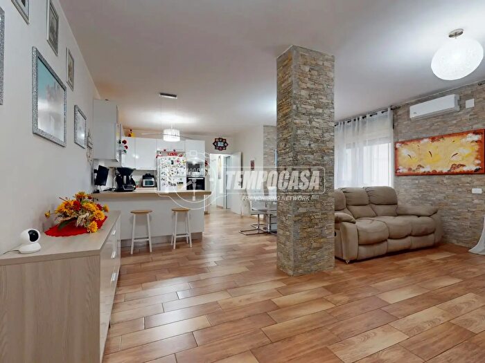 Appartamento quadrilocale in vendita in Via G di Vittorio, Casamassima