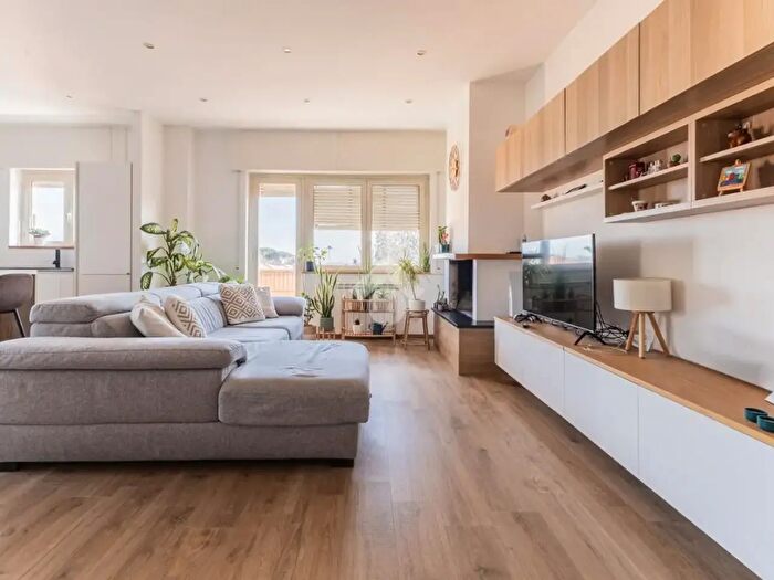 Appartamento con 6 locali in vendita in Via Giulio II, Ronciglione