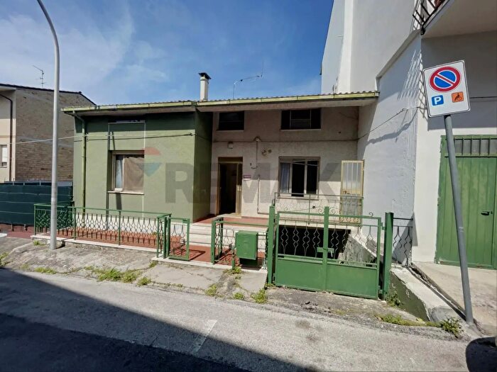 Casa con 5 locali in vendita in Arielli