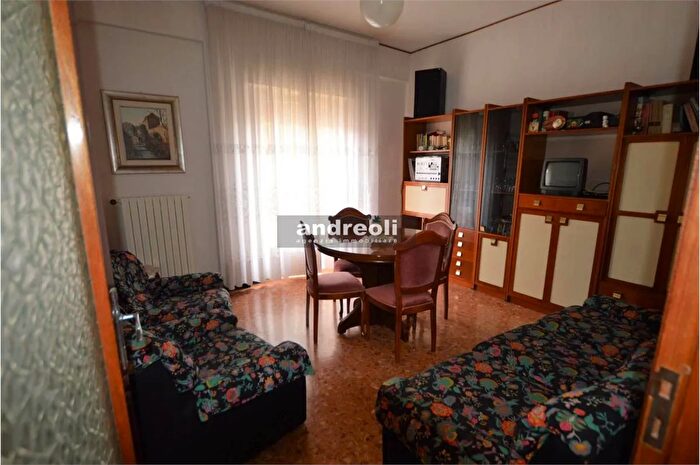 Appartamento con 5 locali in vendita in Jesi