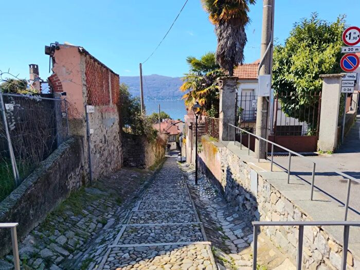 Appartamento bilocale in vendita in Via Alessandro Volta, Leggiuno