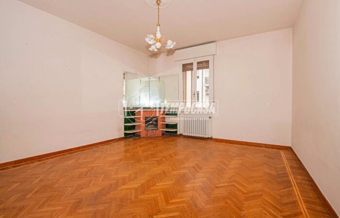 Appartamento con 5 locali in vendita in Via S G Bosco, Modena