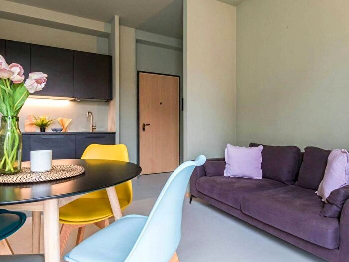 Appartamento trilocale in affitto in Via Ambrogio Binda, Barona, Milano