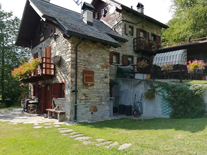 Casa con 7 locali in vendita in Località Scirone, Varzo