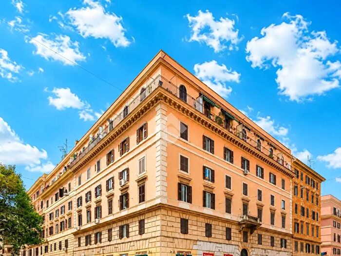 Appartamento trilocale in vendita in Via Candia, Roma