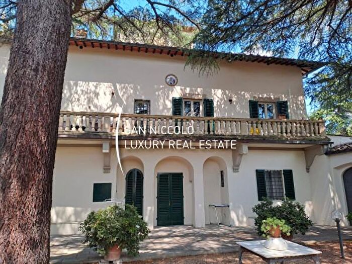 Casa con 6 locali in vendita in Firenze