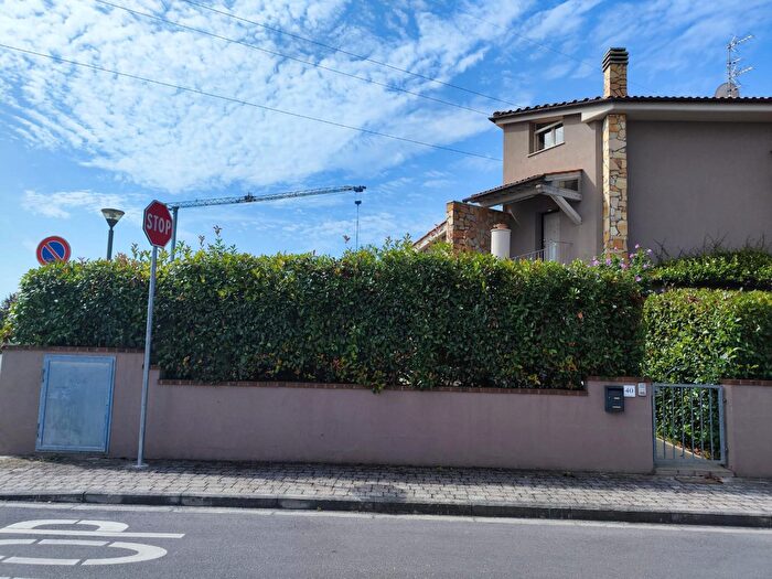 Appartamento quadrilocale in vendita in Via delle Case Bianche Calcinaia, Calcinaia