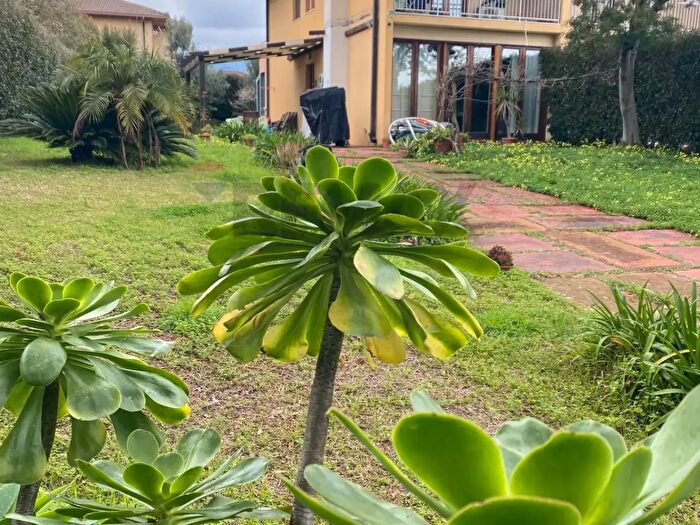 Casa con 5 locali in affitto in Via Sacerdote Michele Messina, Aci SantAntonio