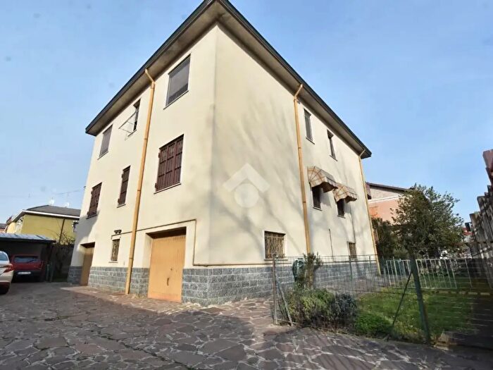 Appartamento con 5 locali in vendita in Via XXV Aprile, Vignate