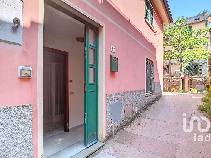 Casa con 6 locali in vendita in Via Statale, Ne