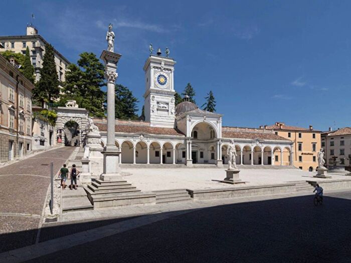 Appartamento quadrilocale in affitto in Piazza della Libertà, Centro Storico, Udine