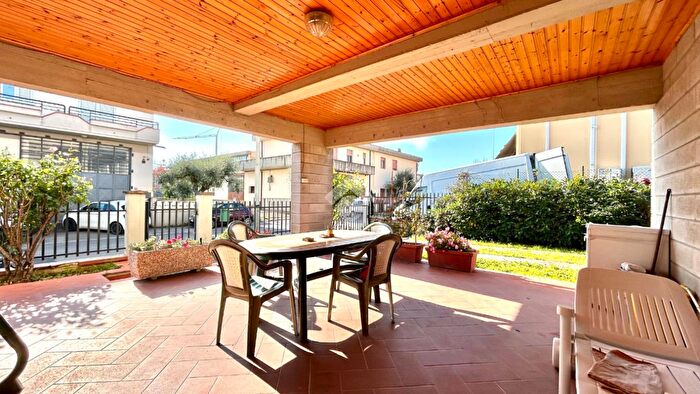 Casa con 5 locali in vendita in Via Lambruschini, Pistoia