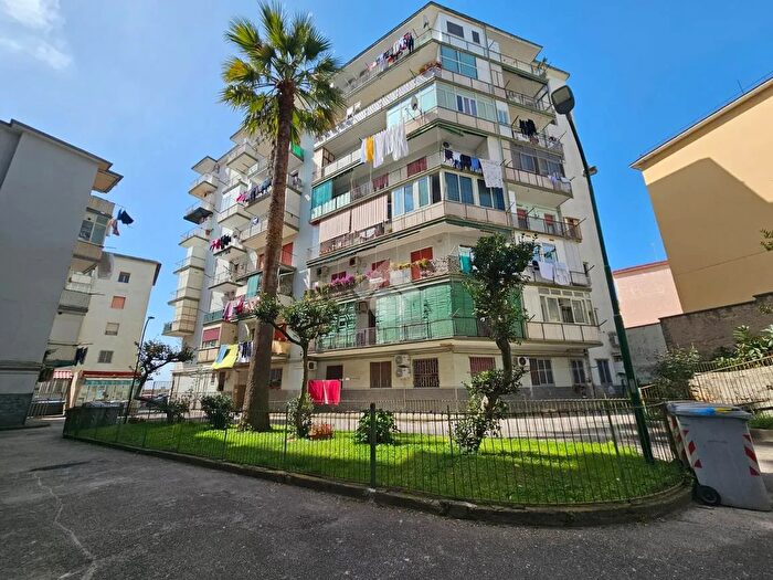 Appartamento bilocale in vendita in Via Eurialo, Napoli