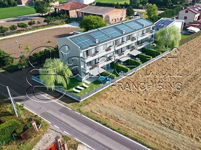 Casa con 6 locali in vendita in Via Sammartina, Ferrara