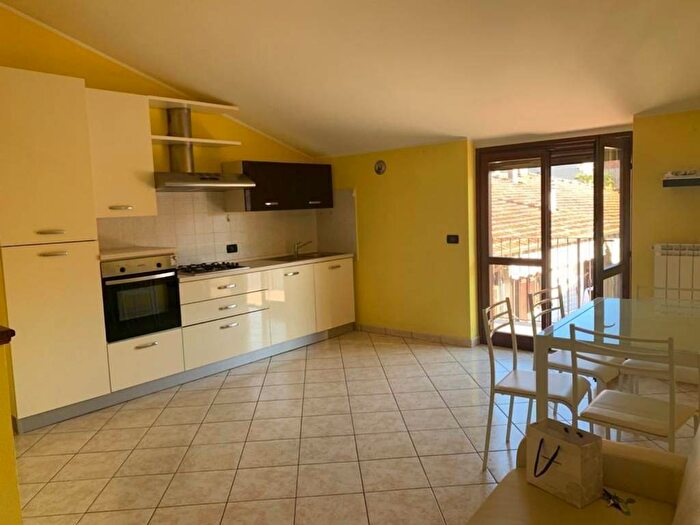 Appartamento bilocale in affitto in Via Roma, Centro, Sostegno