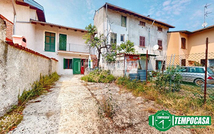 Casa trilocale in vendita in Via Pellucchi, Basaluzzo