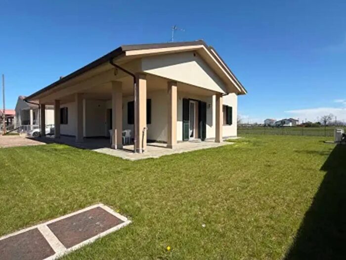 Casa con 6 locali in vendita in Strada Cascinagrossa, Alessandria