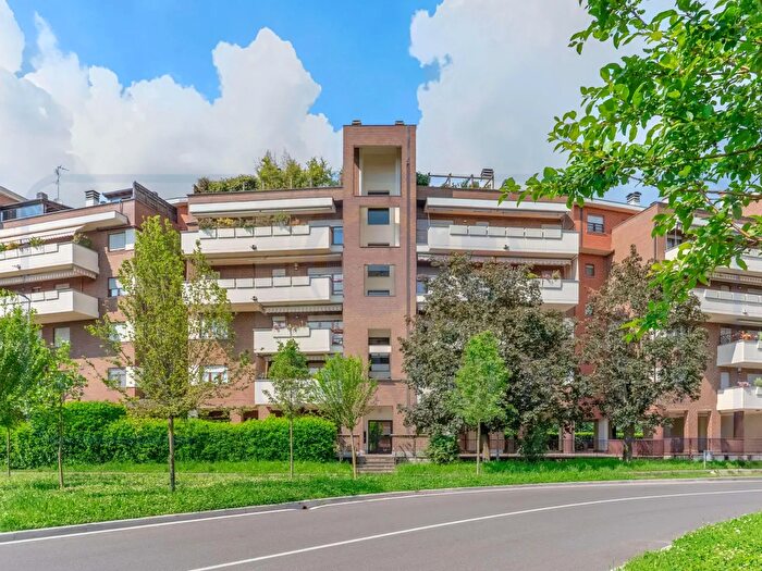 Appartamento trilocale in vendita in Via Riccardo Zandonai, Bollate