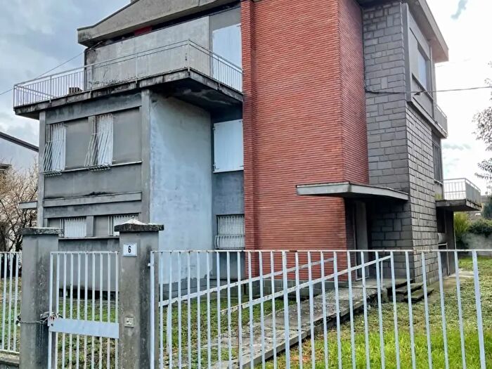 Casa con 5 locali in vendita in Via Panzini, Lugo
