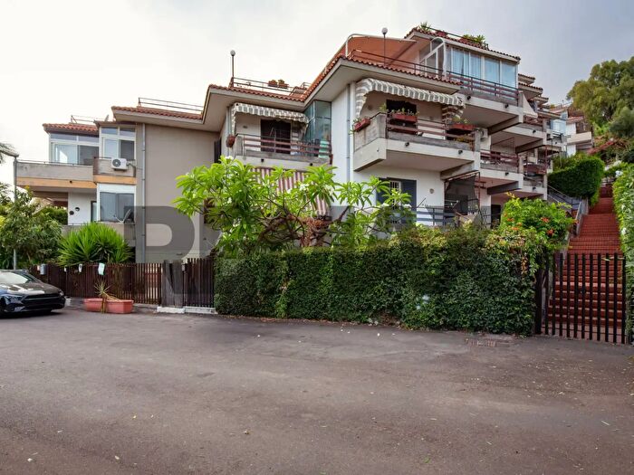 Appartamento bilocale in vendita in Via Polifemo, Aci Castello
