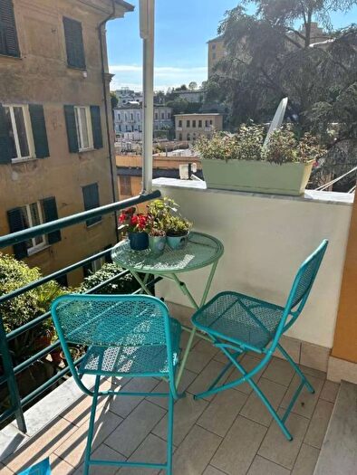 Appartamento con 7 locali in vendita in Via Peschiera Genova, Genova