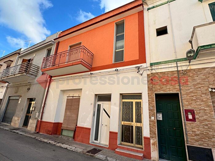 Appartamento quadrilocale in vendita in Via Cavour, Pulsano