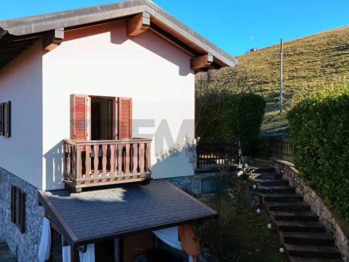 Casa trilocale in vendita in Via G Gritti, Zogno