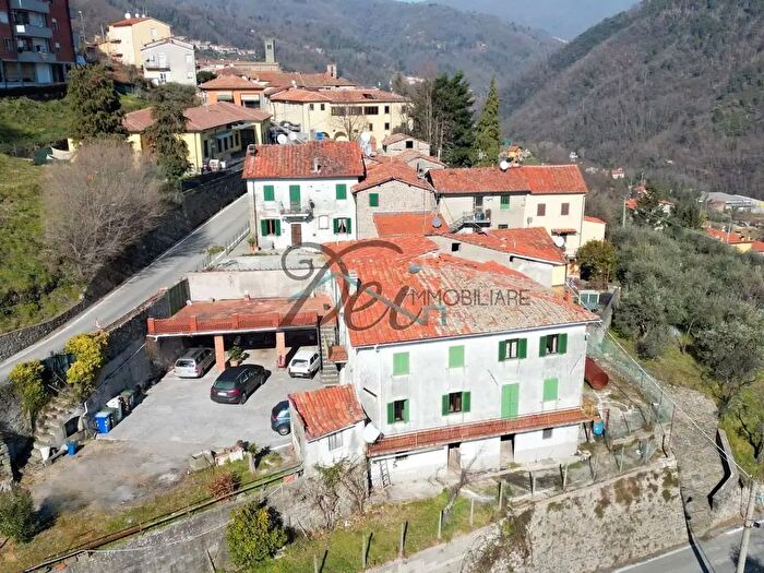 Casa con 16 locali in vendita in Via Santissima Annunziata, Villa Basilica