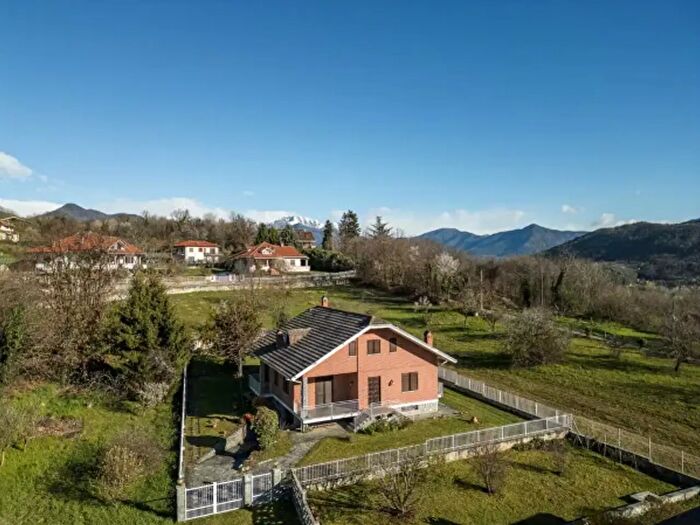 Casa con 6 locali in vendita in Via Combaluetto, Trana