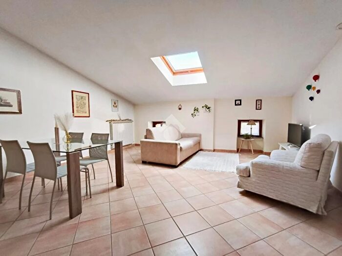 Appartamento con 6 locali in vendita in Via Nucci, Gualdo Tadino