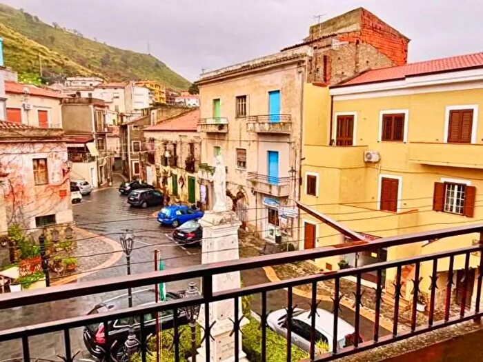 Appartamento trilocale in vendita in Piazza Casale, Santa Maria Del Cedro