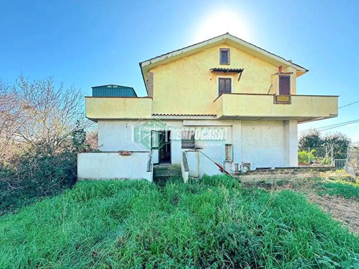 Appartamento quadrilocale in vendita in Via dei Montarozzi, Cerveteri