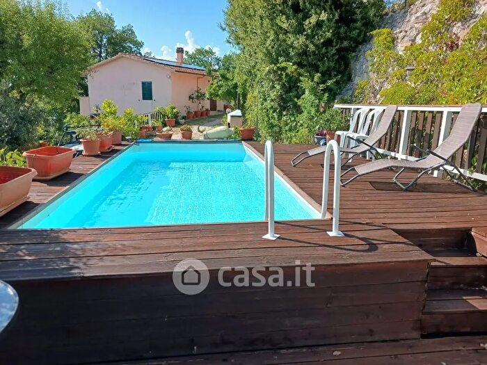 Casa con 5 locali in vendita in Trevi