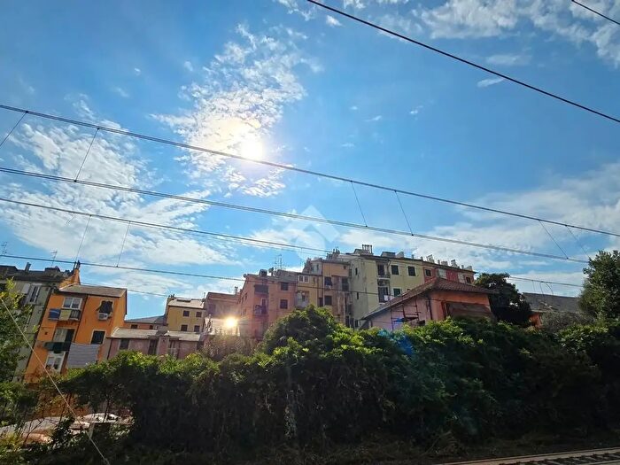 Appartamento quadrilocale in vendita in Viale Giorgio Modugno, Genova