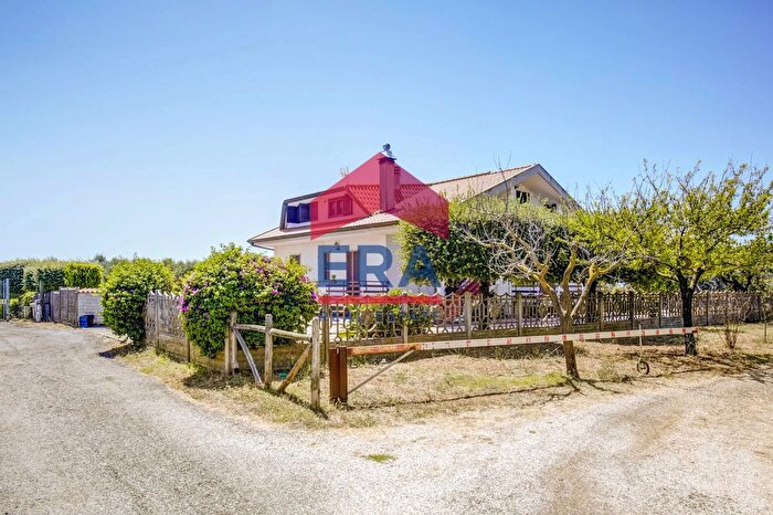 Casa con 10 locali in vendita in Via ETorricelli, Pomezia