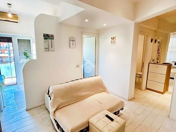 Appartamento bilocale in vendita in Via Monte Meta, Roma