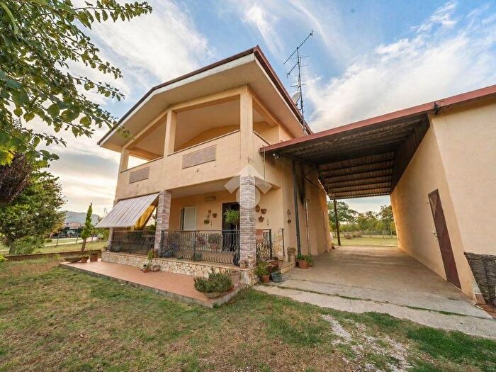 Casa con 5 locali in vendita in Via San Benedetto, Colleferro