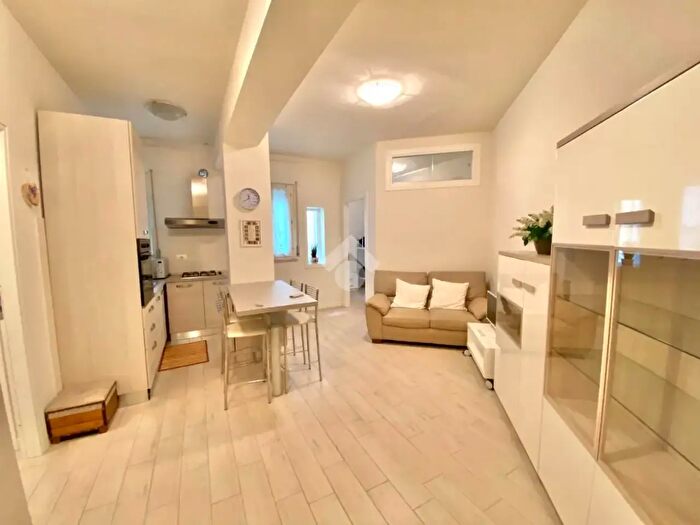 Appartamento trilocale in vendita in Via Los Angeles, Assisi