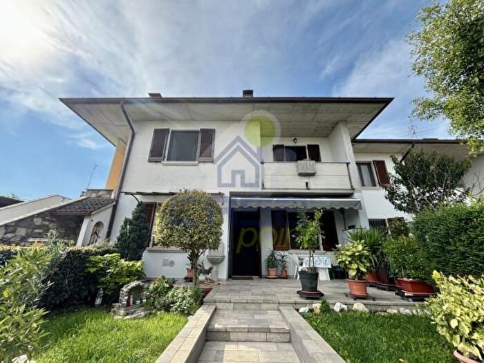 Appartamento trilocale in vendita in Via Fratelli De Micheli, Gabbioneta Binanuova