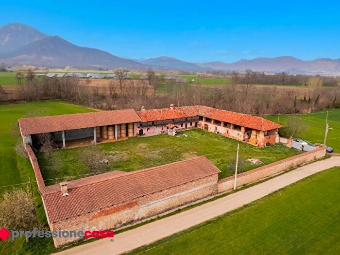 Casa con 5 locali in vendita in Via Rio Torto, Frossasco